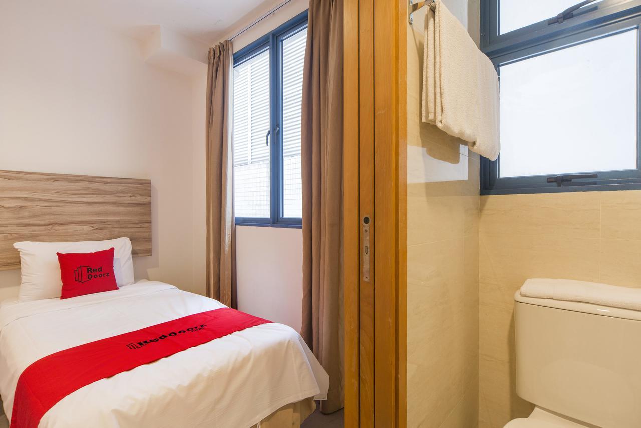 Reddoorz Plus @ Victoria Street Singapore Exterior photo
