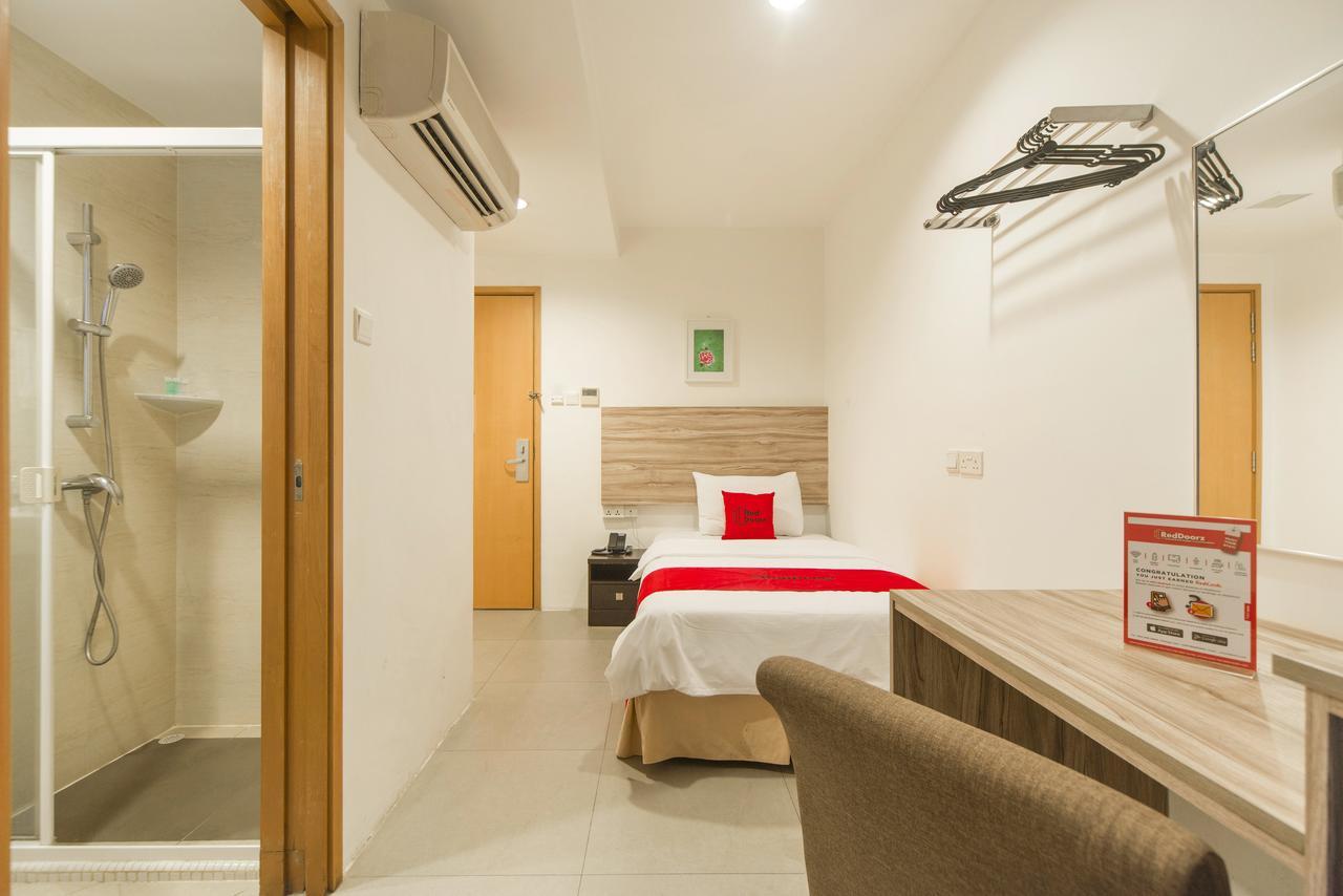 Reddoorz Plus @ Victoria Street Singapore Exterior photo