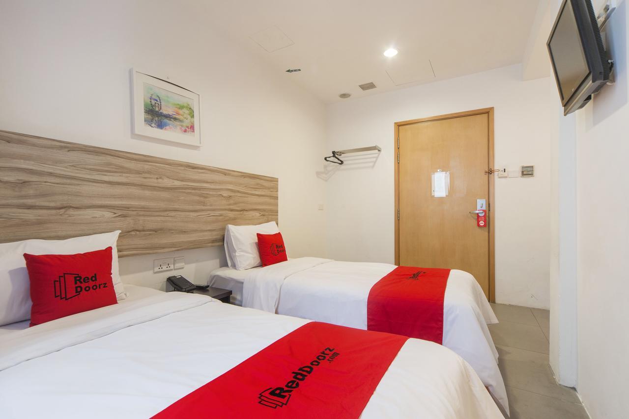 Reddoorz Plus @ Victoria Street Singapore Exterior photo