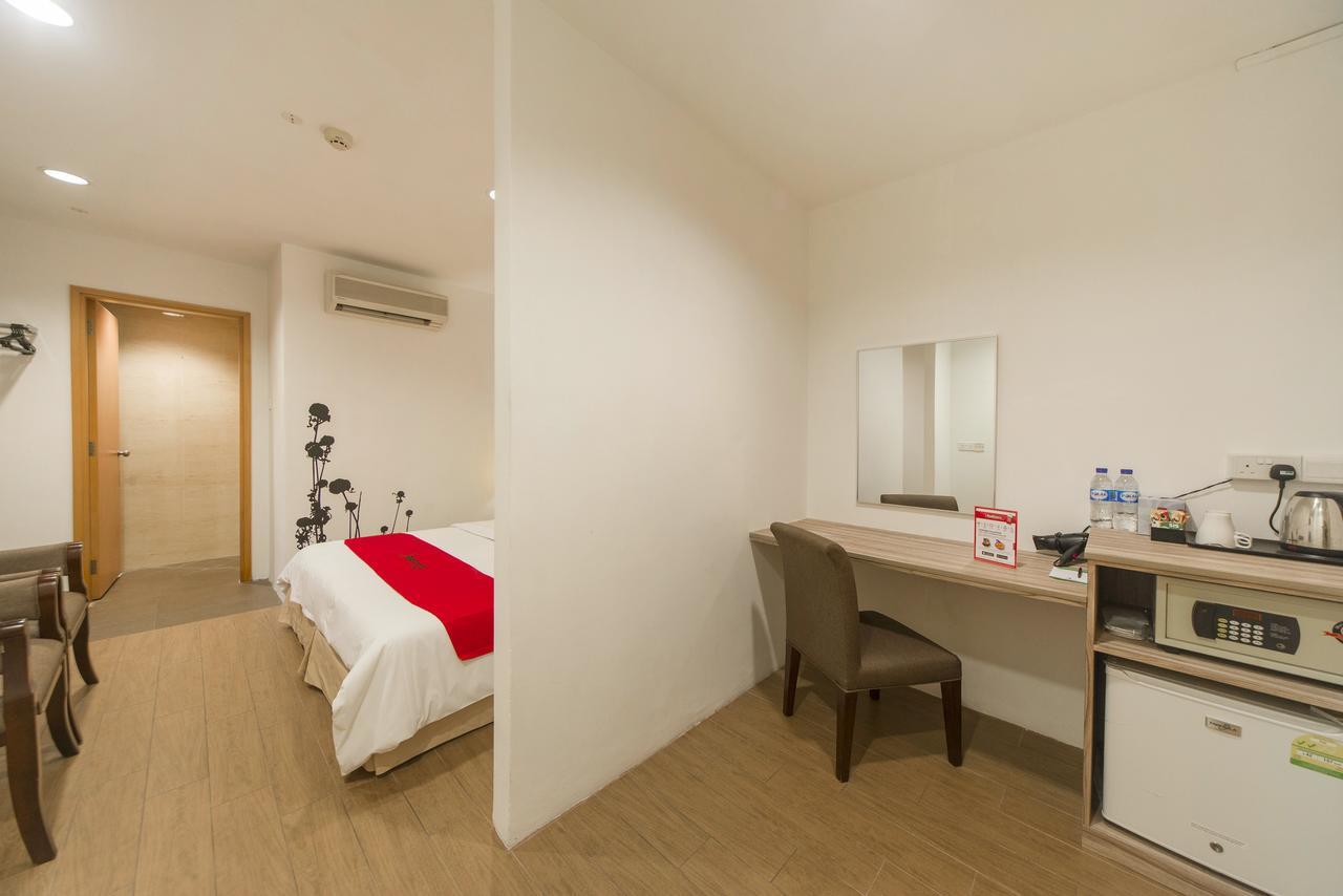 Reddoorz Plus @ Victoria Street Singapore Exterior photo